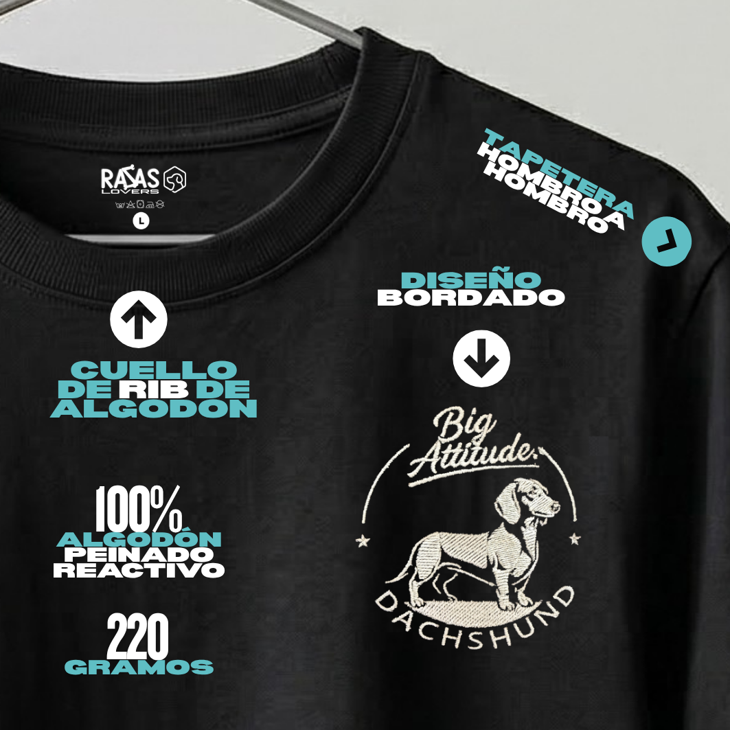 Camiseta Bordado Perro Salchicha - Regular Fit de RazasLovers, transpirable, suave