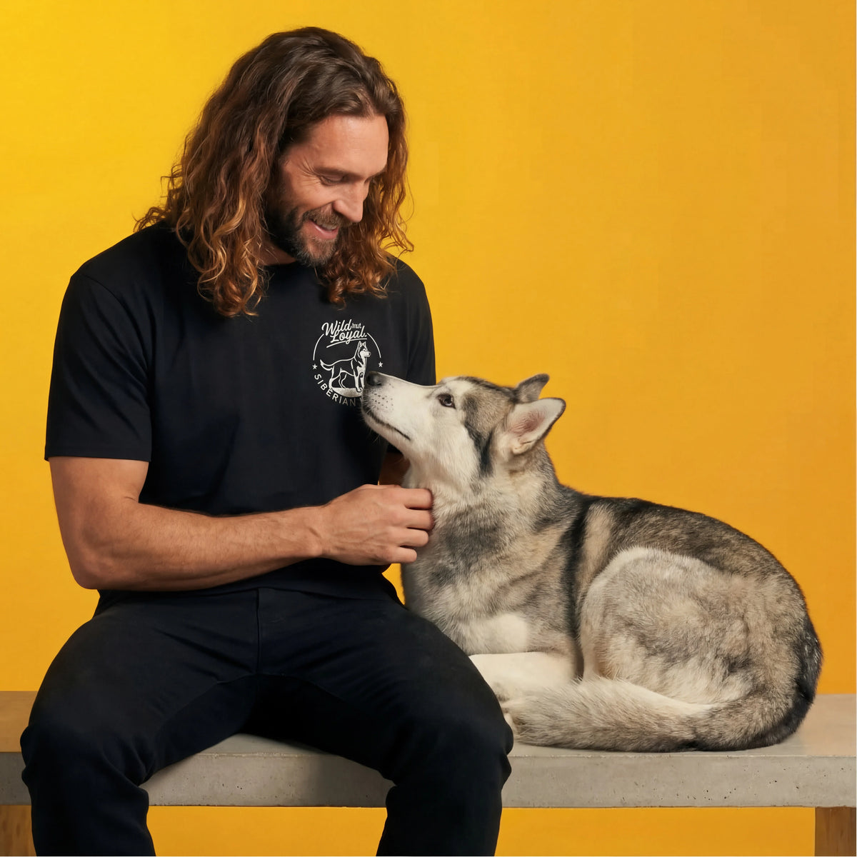 Camiseta Bordado Husky SIberiano - Regular Fit de RazasLovers, transpirable, suave