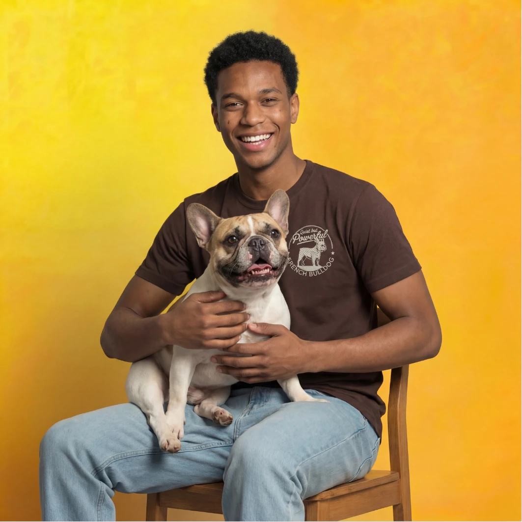 Camiseta Bordado Bulldog Francés - Regular Fit de RazasLovers, transpirable, suave
