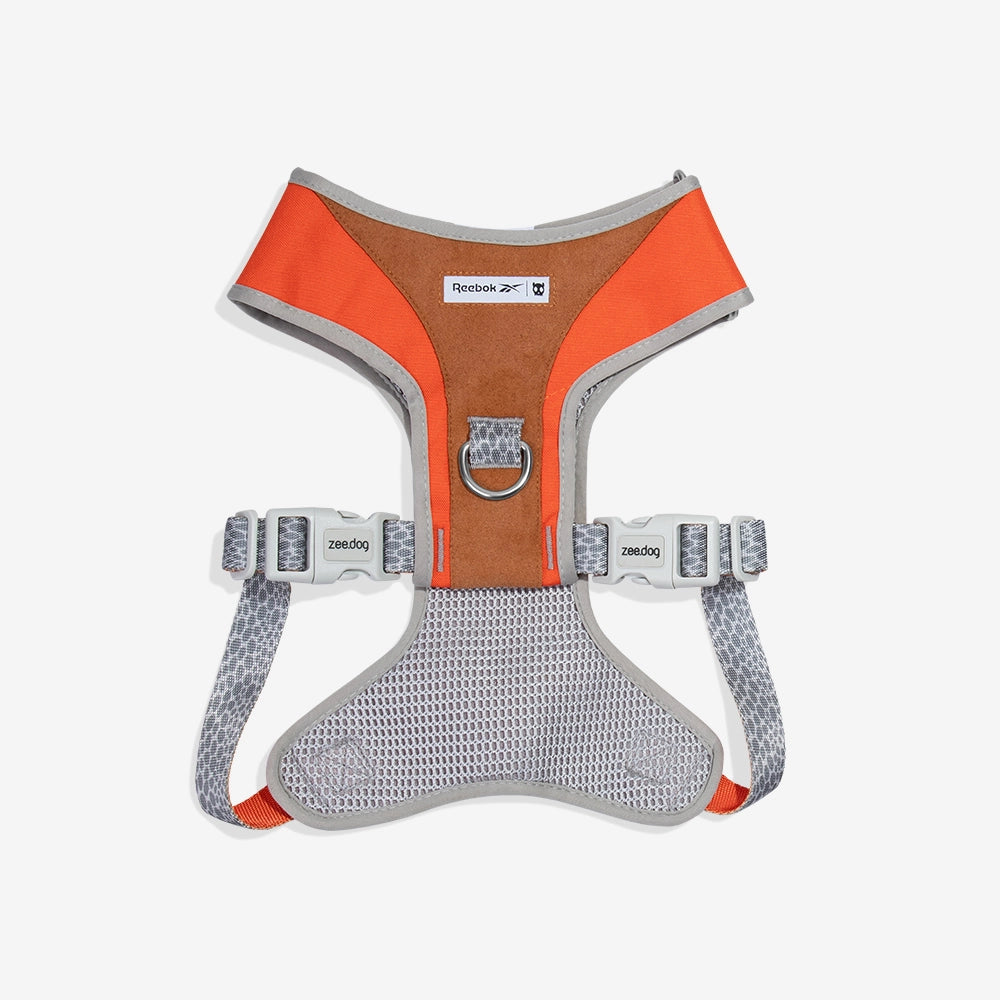 Pechera para perros Suede Reebok x Zee.Dog de ZEEDOG, ajustable, suave