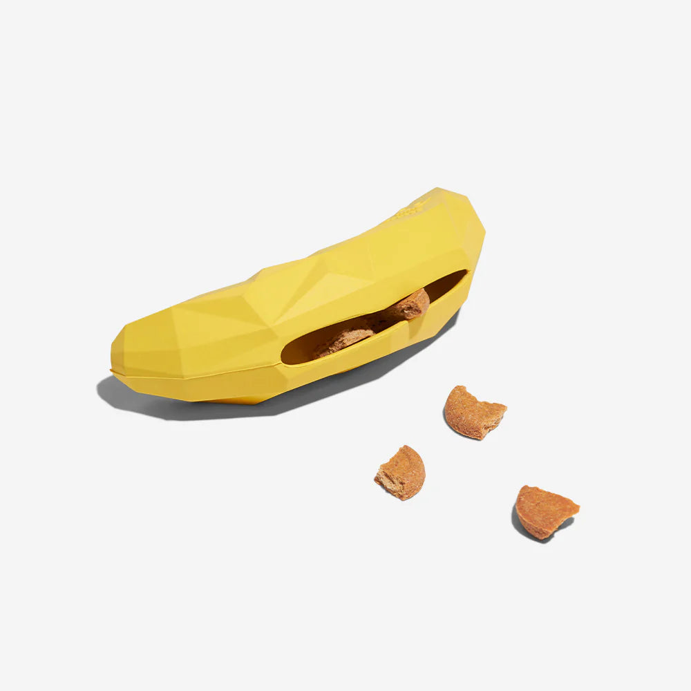 Juguete dispensador de golosinas para perros Súper banana de ZEEDOG, vista principal