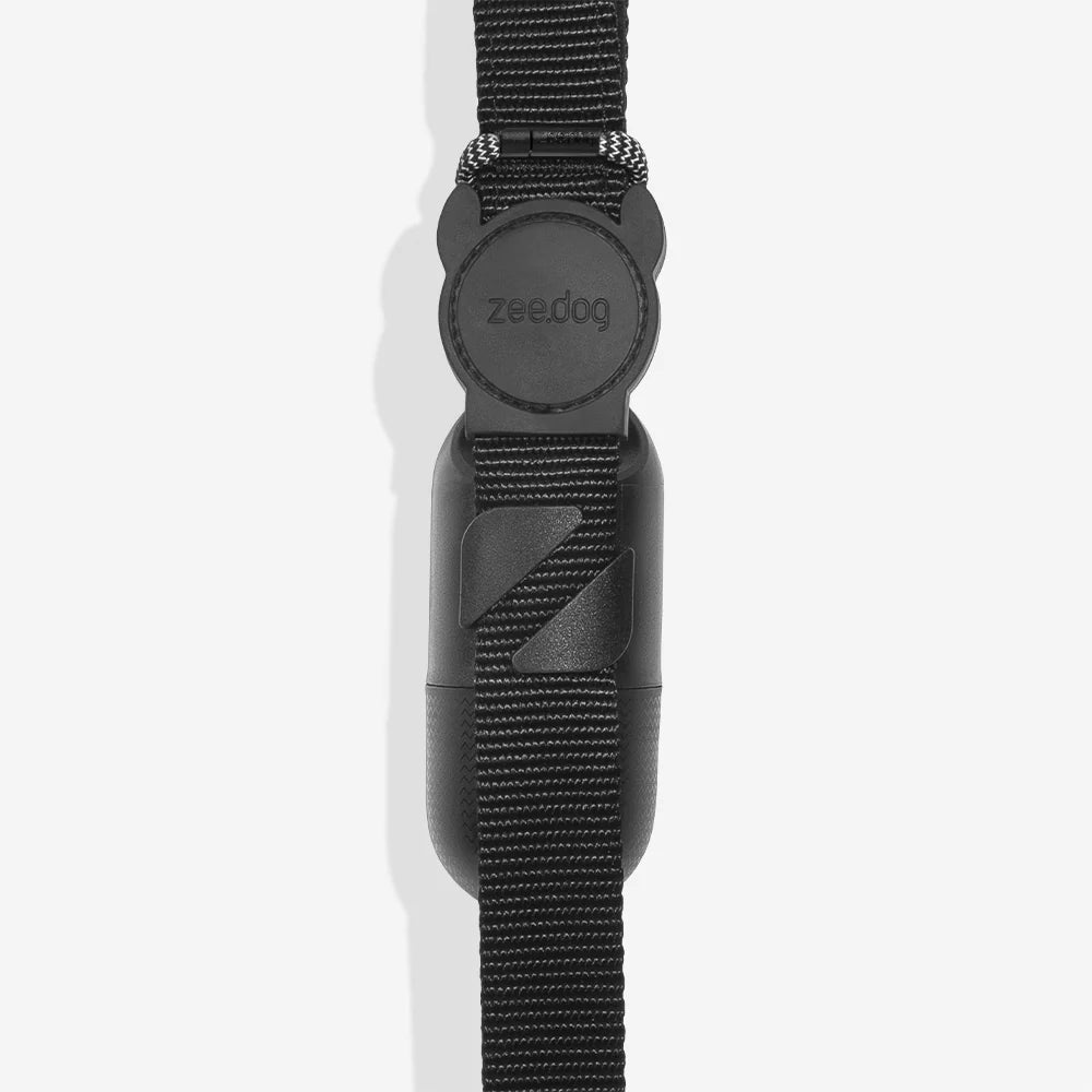 Dispensador de bolsas recolección de excremento perro Negra de RazasLovers, vista principal
